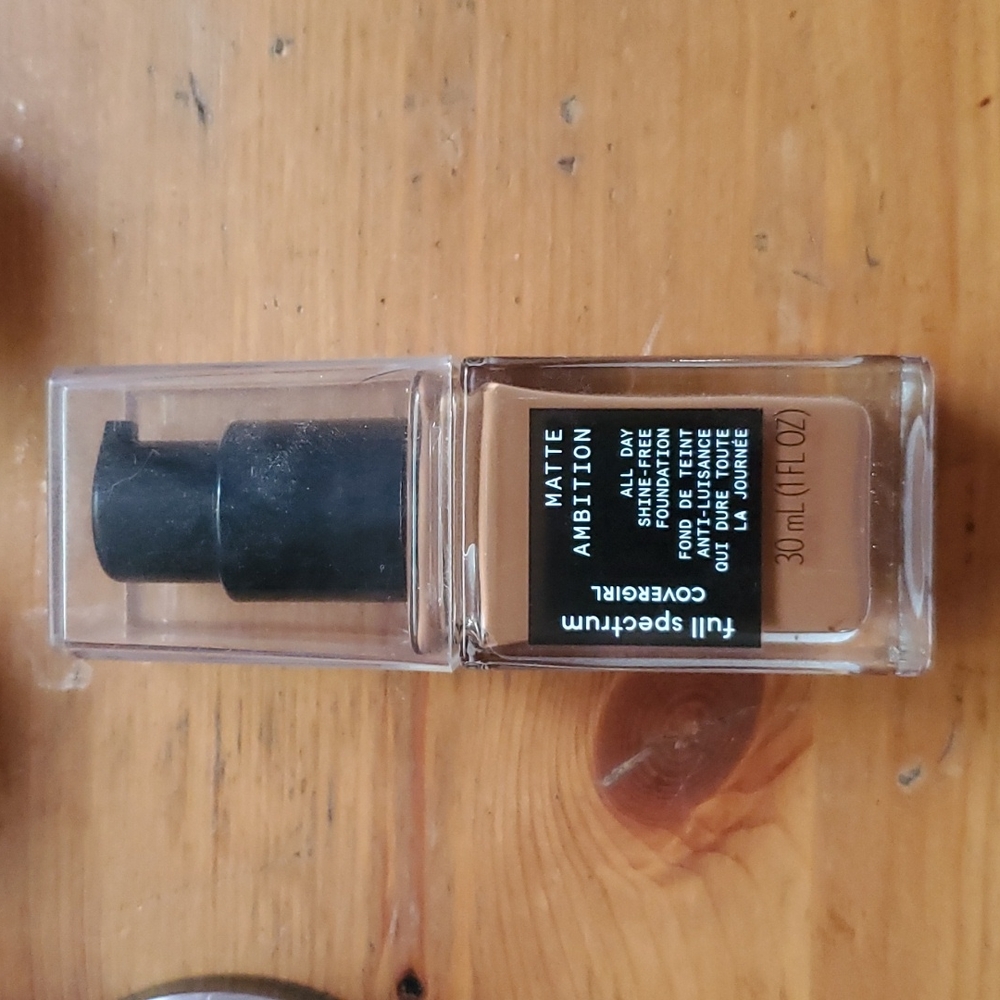 Covergirl Full Spectrum Matte Ambition Al Day Shine-Free Foundation